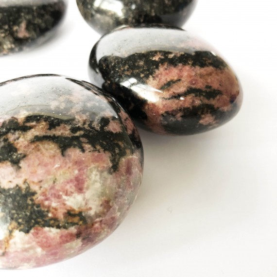 House_Of_Formlab_Rhodonite Meditation Stones_03