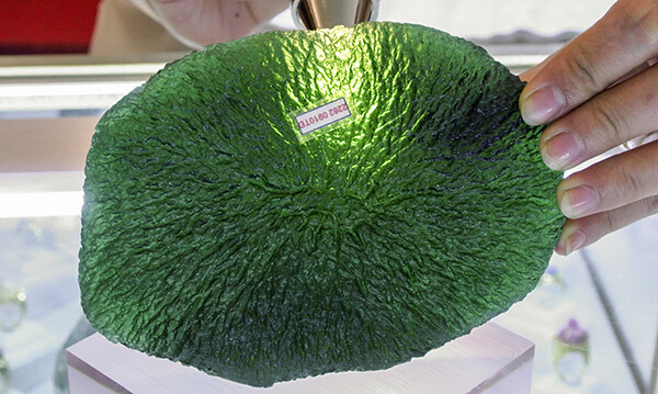 House of Formlab Real vs Fake Moldavite Example of Fake Moldavite