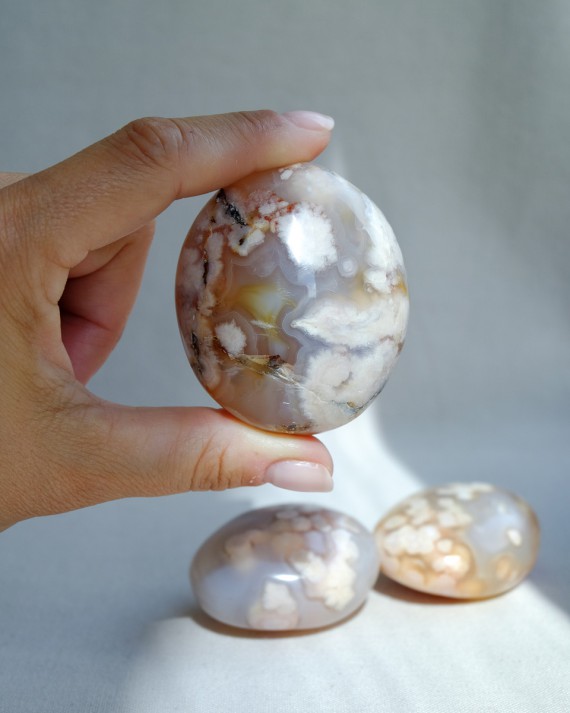 house-of-formlab-flower-agate-meditation-stones-002