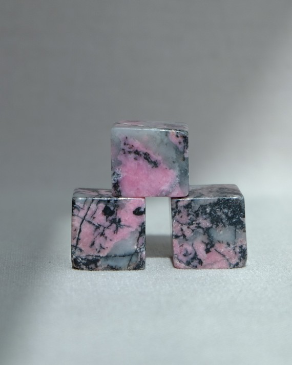 house-of-formlab-rhodonite-cubes-001