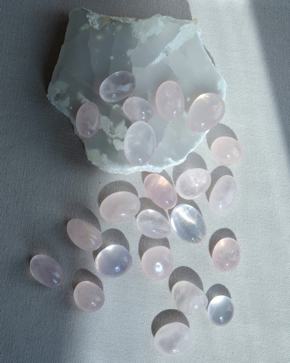 house-of-formlab-star-rose-quartz-pocket-stone-001