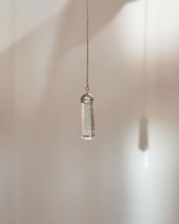 House-of-Formlab-Silver-and-Clear-Quartz-Pendulum-by-Anna-Michielan-002