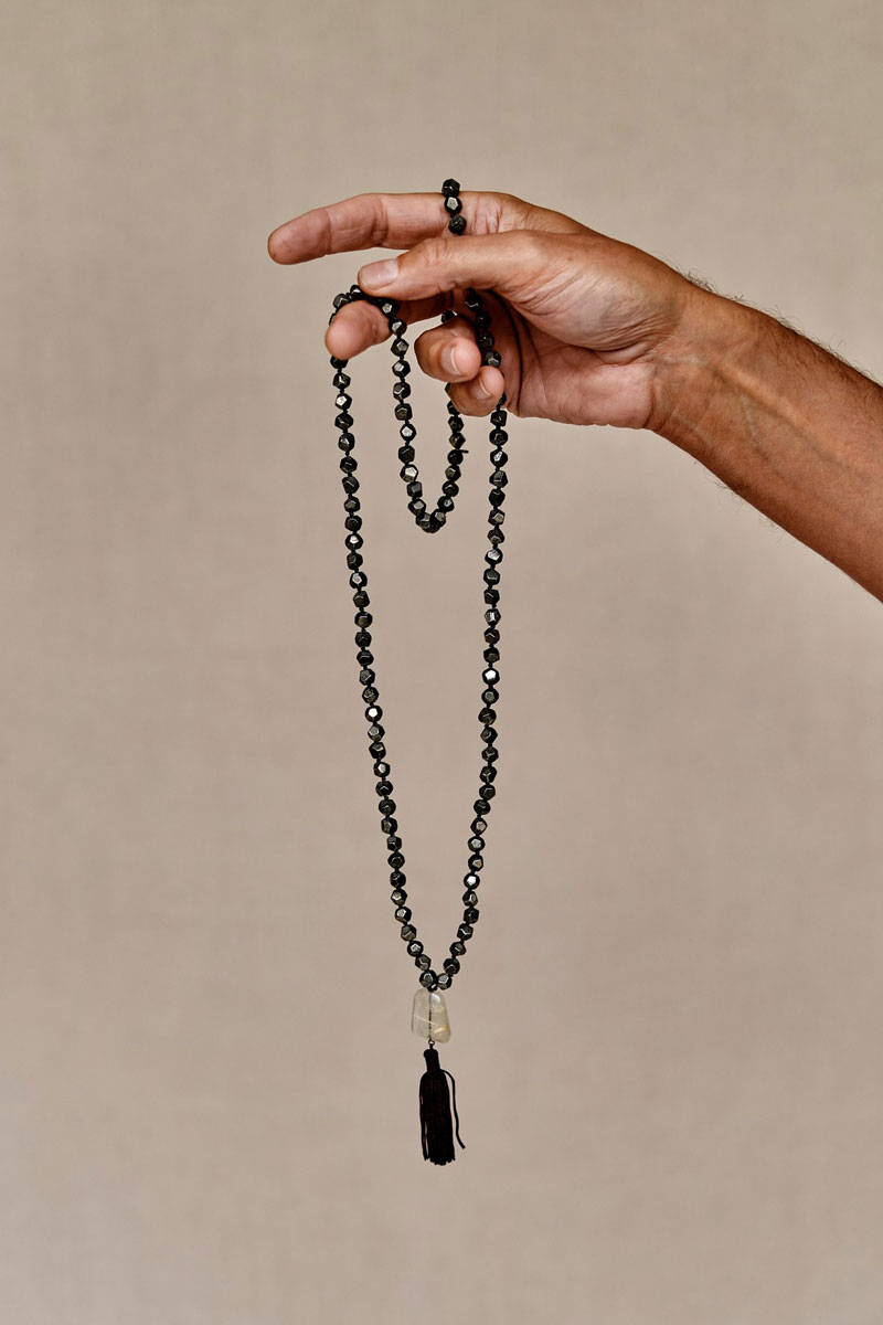 How to use a mala