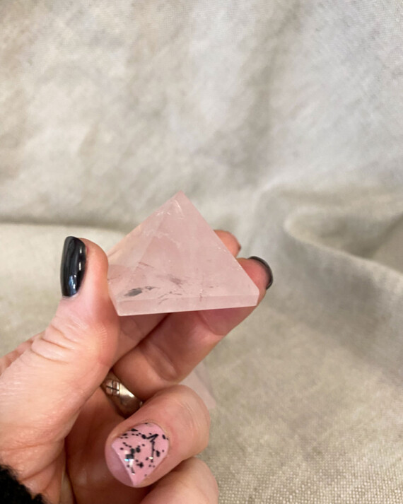 House-of-Formlab-Mozambique-Rose-Quartz-Pyramid-002